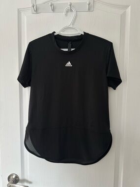 NWOT Adidas Short Sleeve T-Shirt Fitness Mesh Lightweight Activewear Yoga Dark